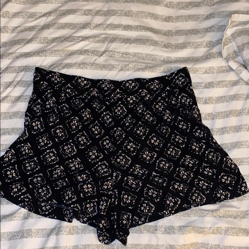 Black flow shorts
